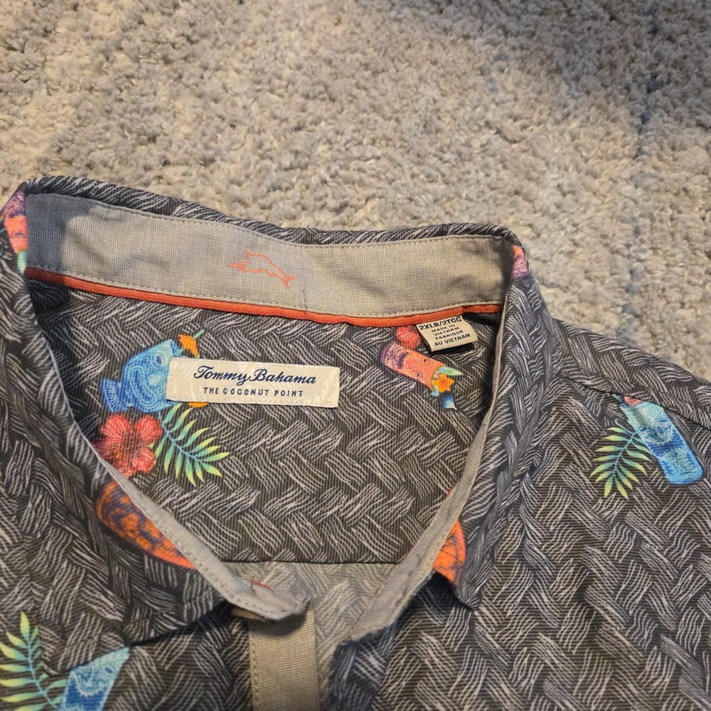 Tommy Bahama The Coconut Point Men's Multicolor Tropical Short Sleeve Shirt - Picture 2 of 6